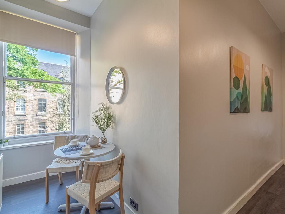 Pass The Keys Spacious And Homely Flat On The Royal Mile EDI Exterior photo
