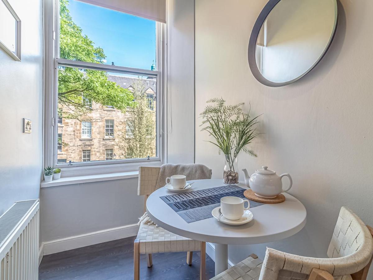 Pass The Keys Spacious And Homely Flat On The Royal Mile EDI Exterior photo