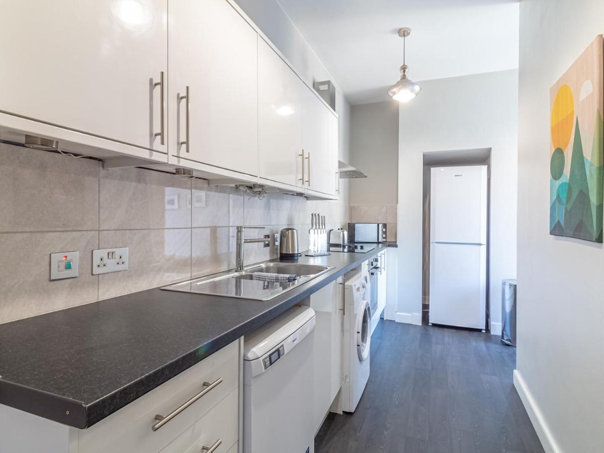 Pass The Keys Spacious And Homely Flat On The Royal Mile EDI Exterior photo