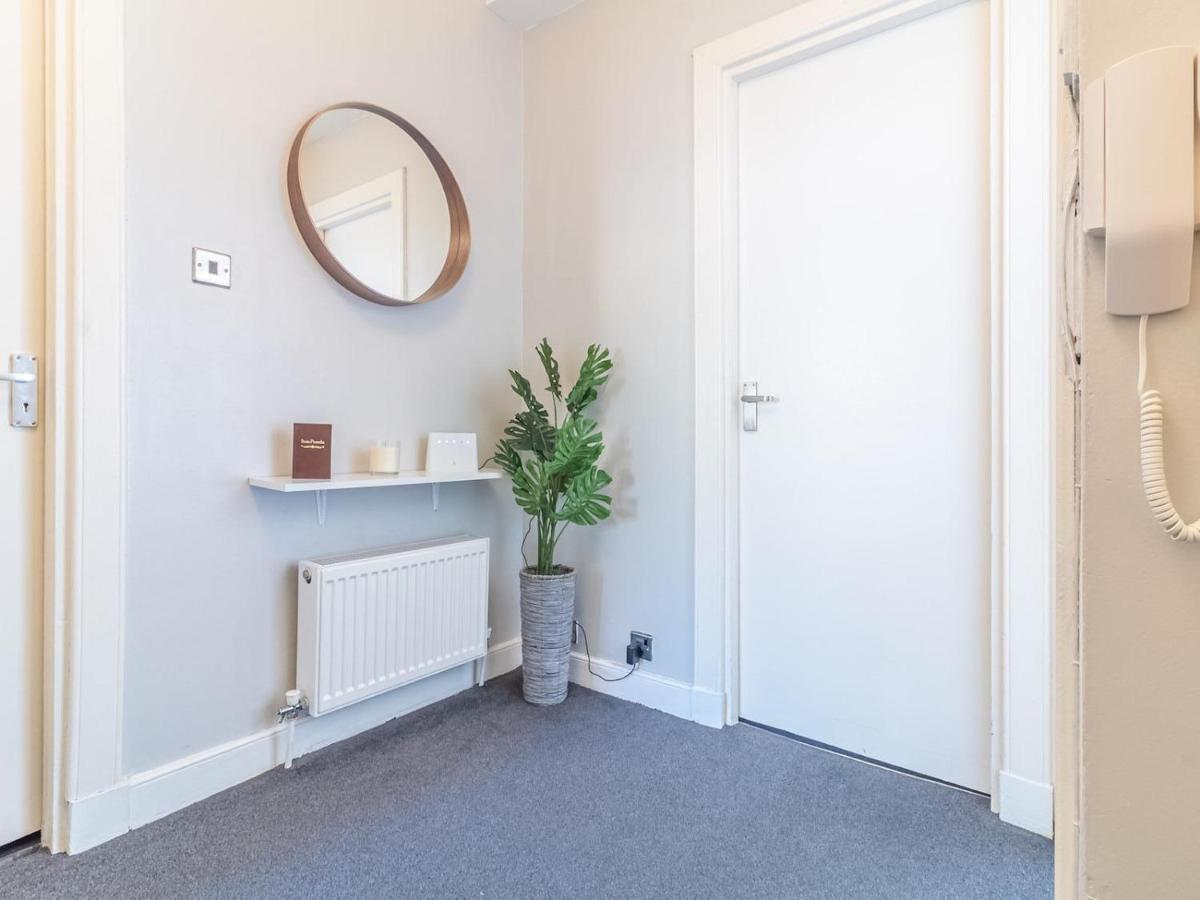 Pass The Keys Spacious And Homely Flat On The Royal Mile EDI Exterior photo