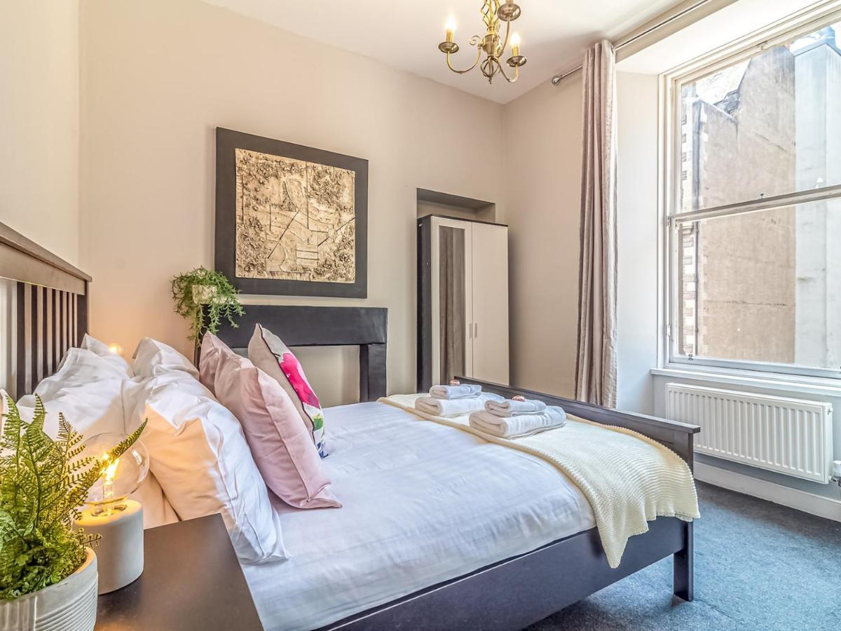 Pass The Keys Spacious And Homely Flat On The Royal Mile EDI Exterior photo