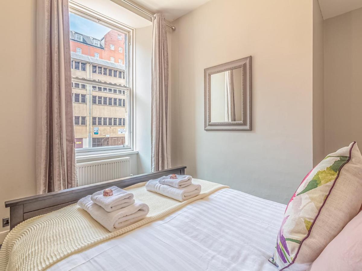 Pass The Keys Spacious And Homely Flat On The Royal Mile EDI Exterior photo