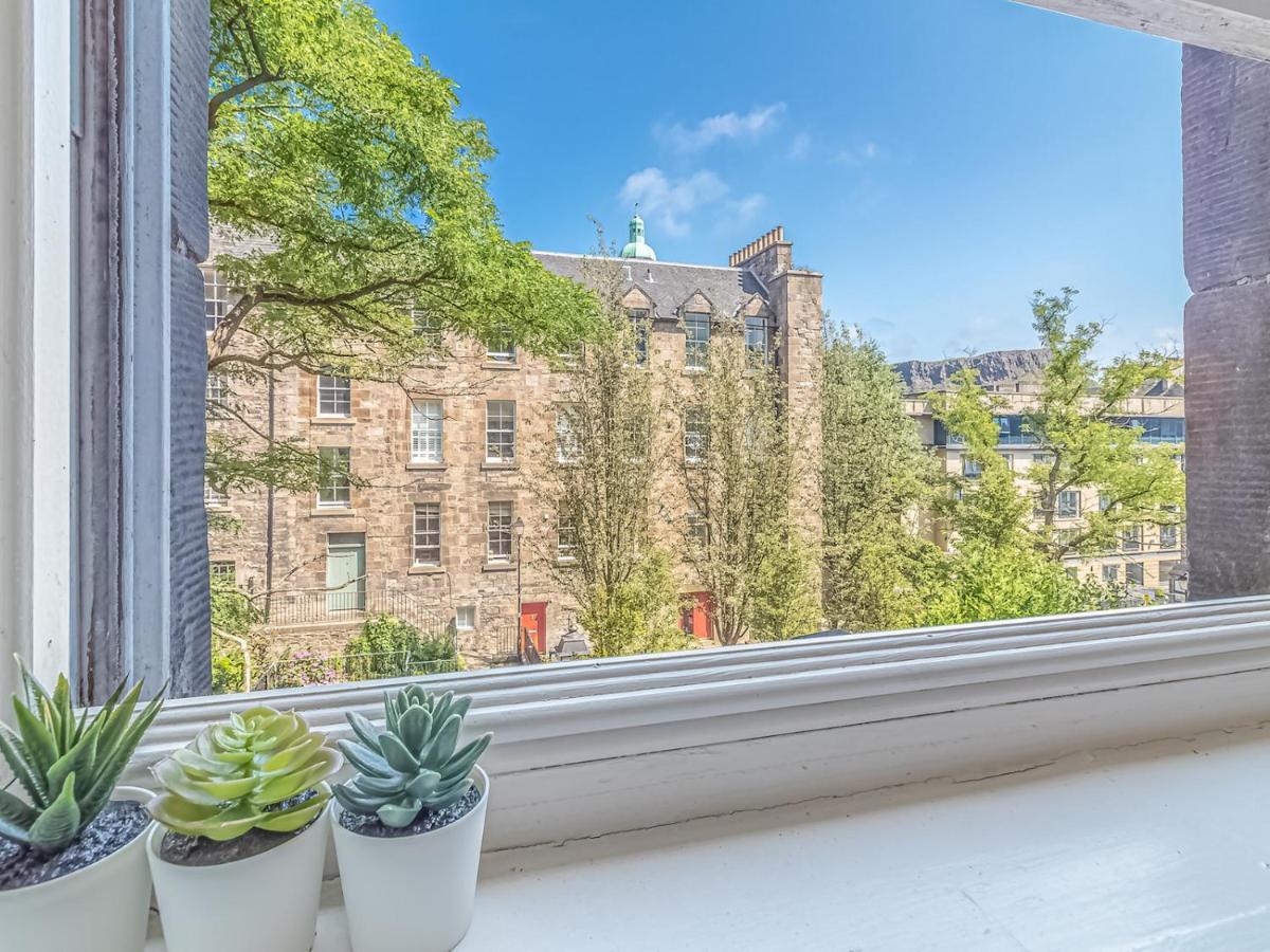 Pass The Keys Spacious And Homely Flat On The Royal Mile EDI Exterior photo